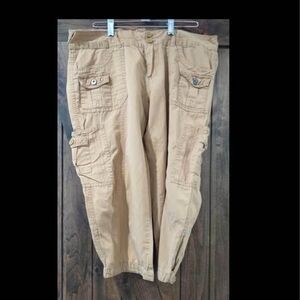 Capri Size 11 UnionBay Brown cargo 20”=Inseam 9”=rise 18”=waist 28”=Length C3134